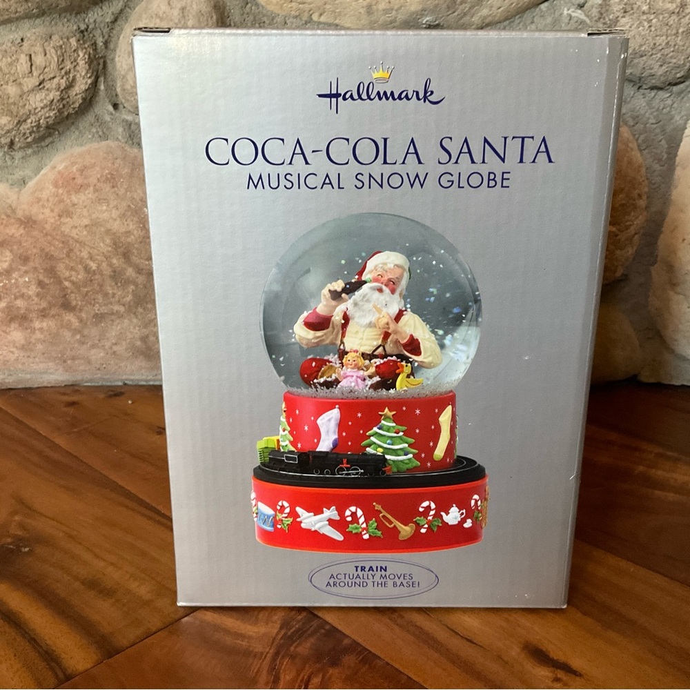 NIB 2001 Hallmark Coco-Cola Santa Musical Snow Globe